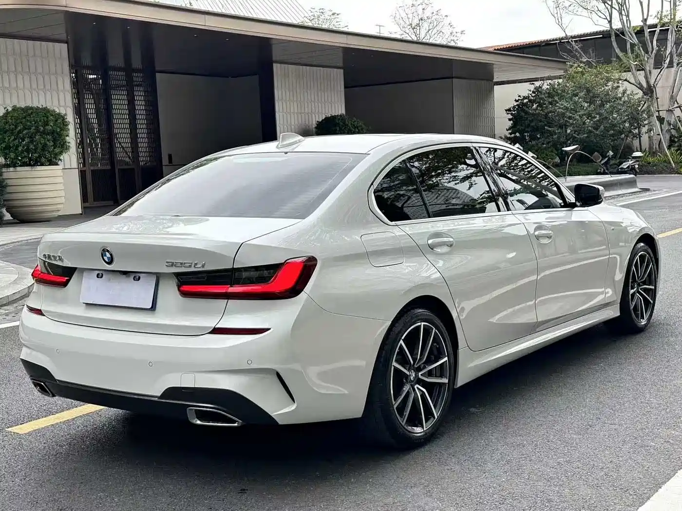 BMW 3 Series 2022 325Li M Sport Package фото 25