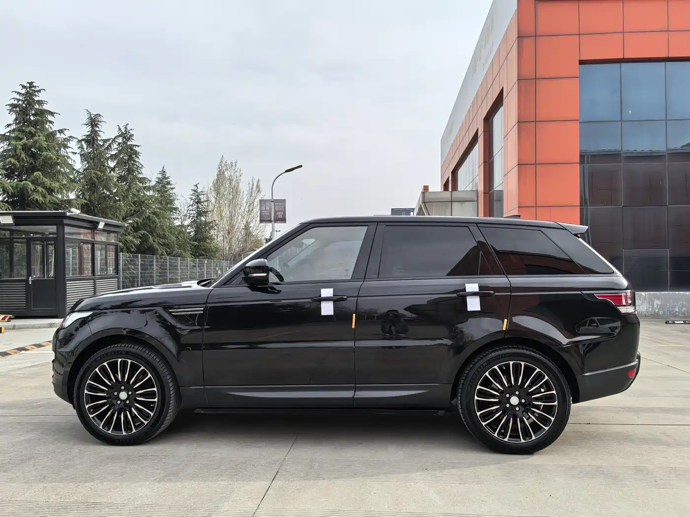 Land Rover Range Rover Sport 2017 3.0 SC V6 SE фото 29
