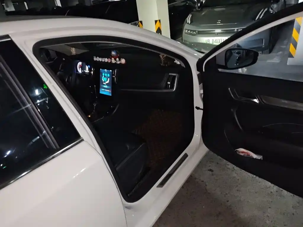 Roewe i6 2021 2020 PLUS 1.6L CVT 4G Connected Glory Flagship Edition