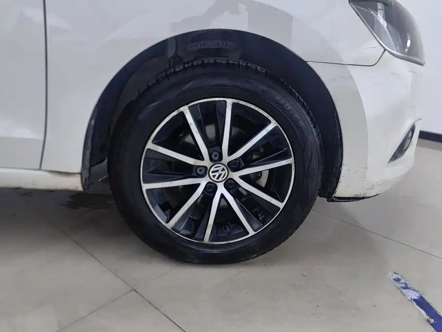 Photo 6 - Volkswagen Jetta