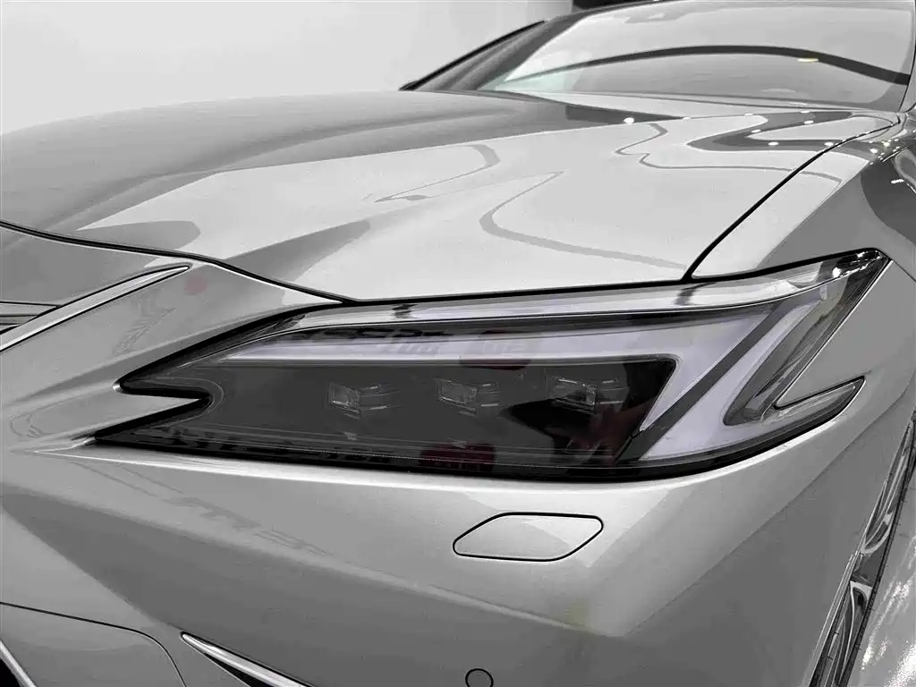 Lexus ES 2025 2025 300h Ultimate Edition