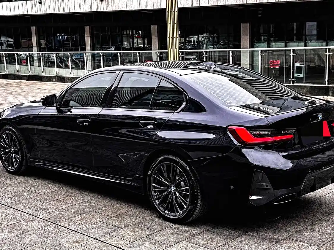 BMW 3 Series 2024 330i M Sport Shadowline Package фото 7