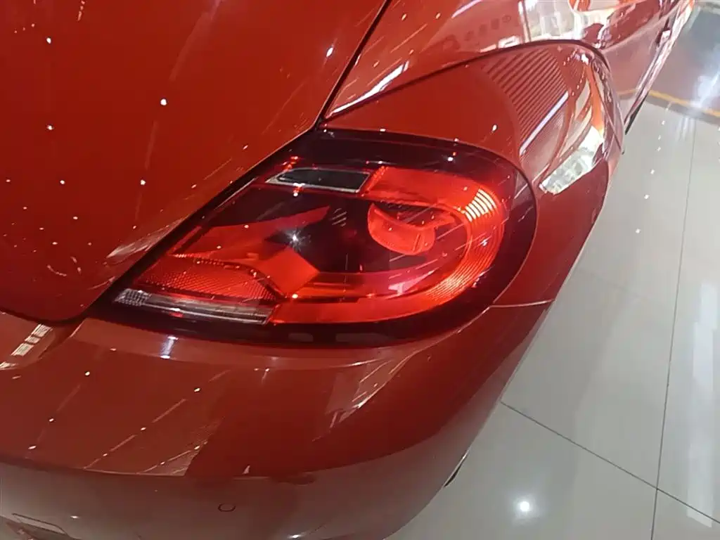 Volkswagen Beetle 2018 180TSI Trend Joy Edition фото 24