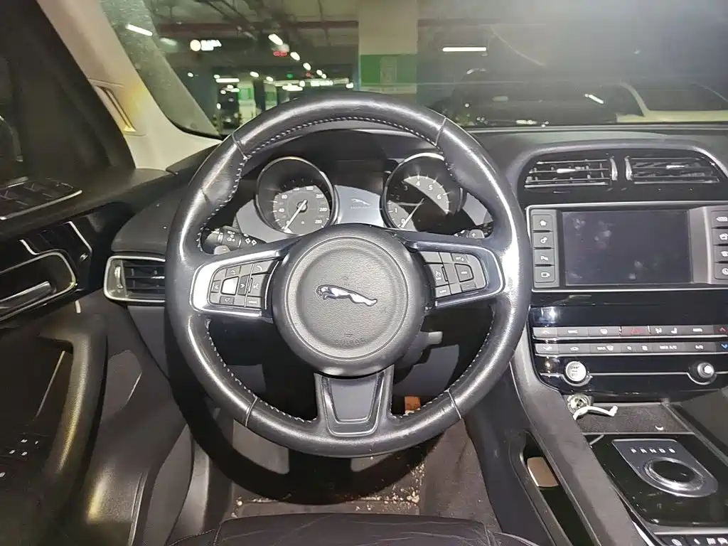Jaguar F-PACE 2017 2018 2.0T 4WD Urban Premium Edition