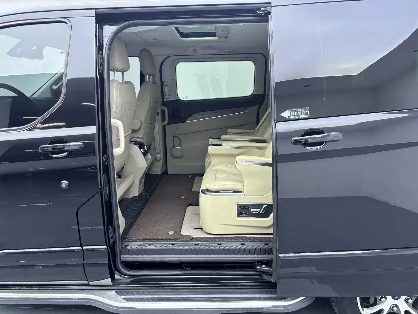 Ford Tourneo 2023 2023 Model 2.0T Auto Premium Edition
