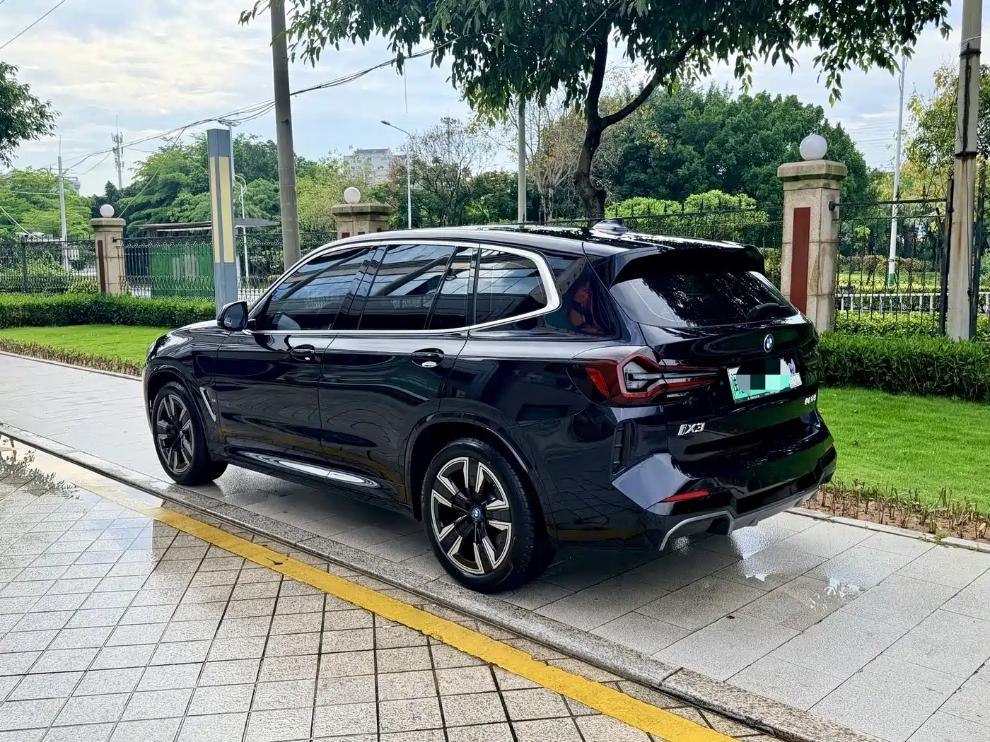 BMW iX3 2024 Leading Edition фото 4