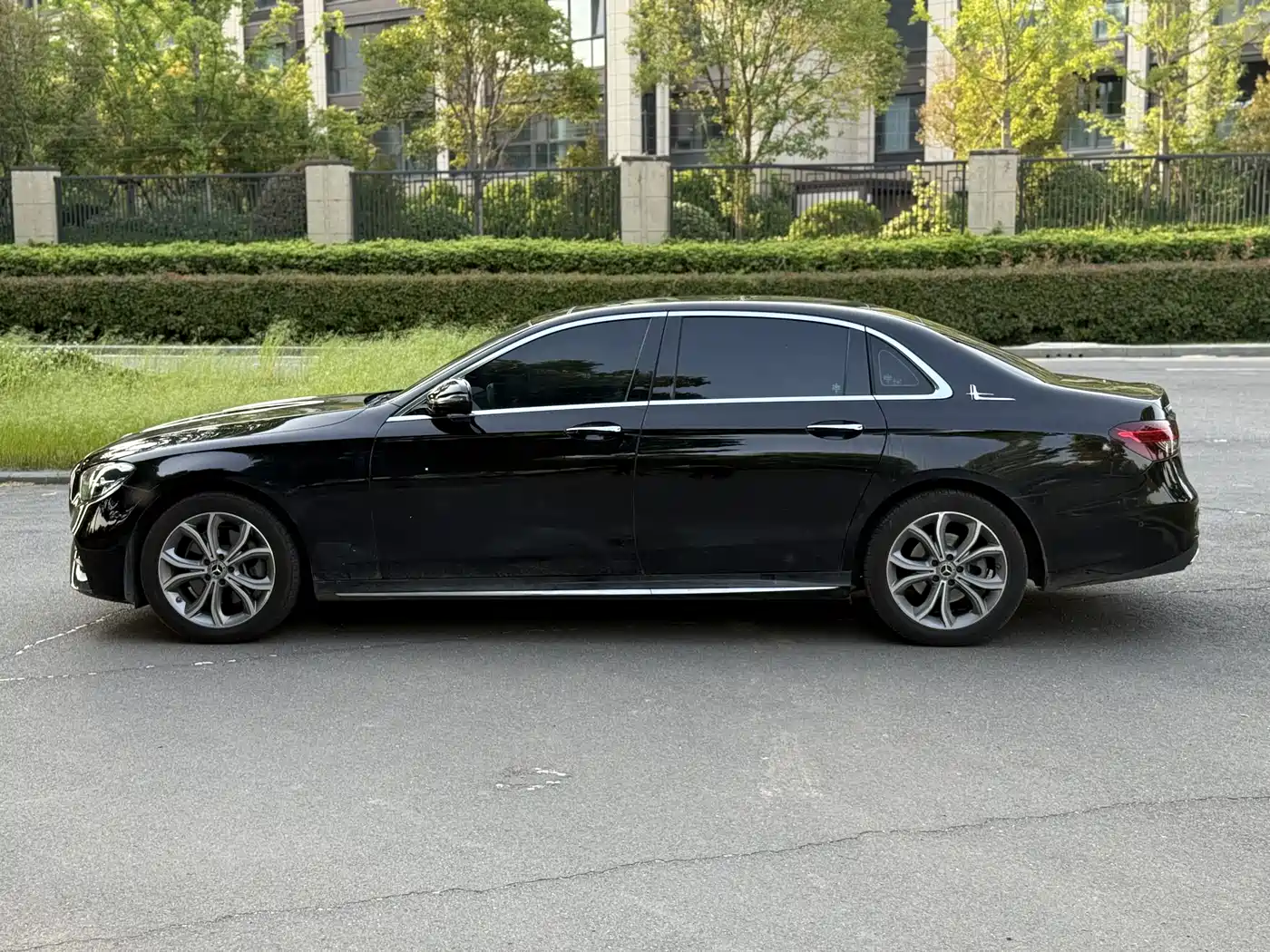 Mercedes-Benz E-Class 2021 E 300 L Sport Luxury Edition фото 7