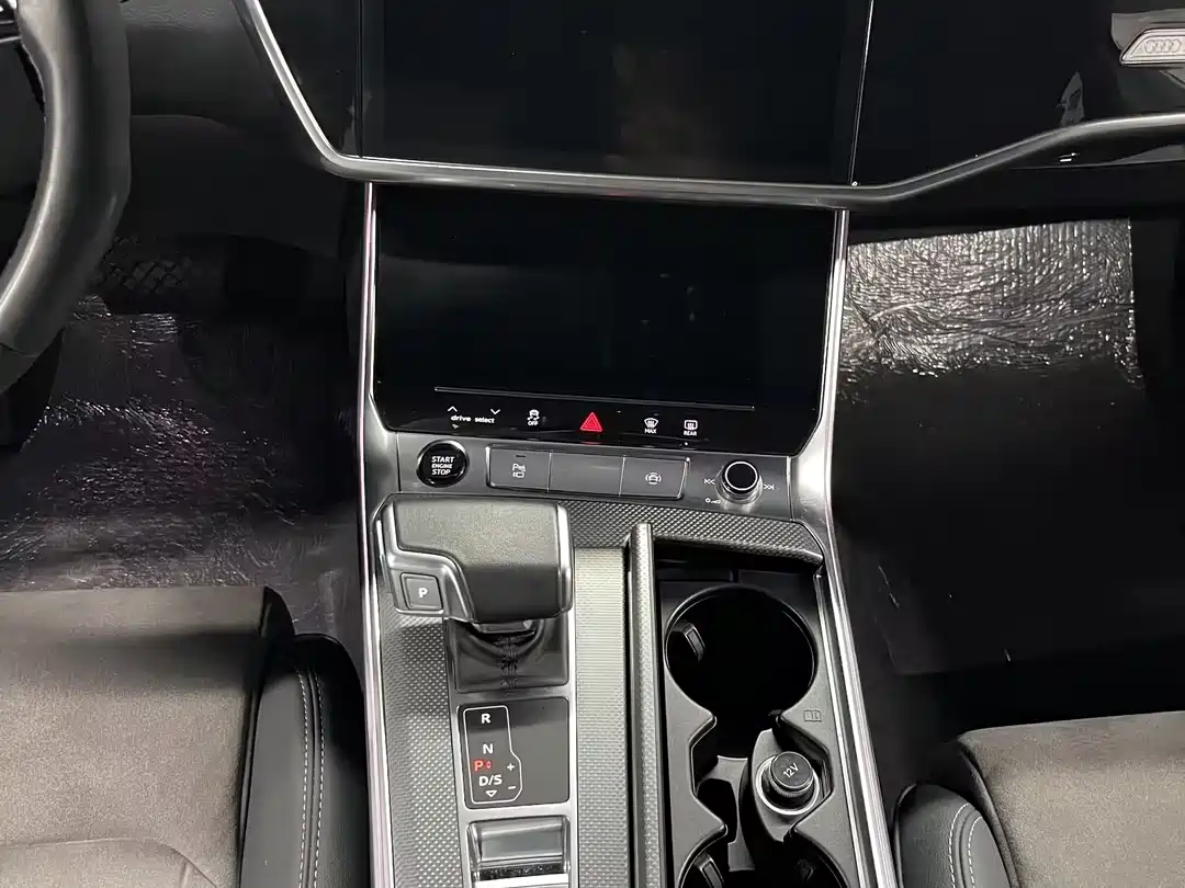 Audi A6L 2023 40 TFSI Luxury Dynamic фото 9