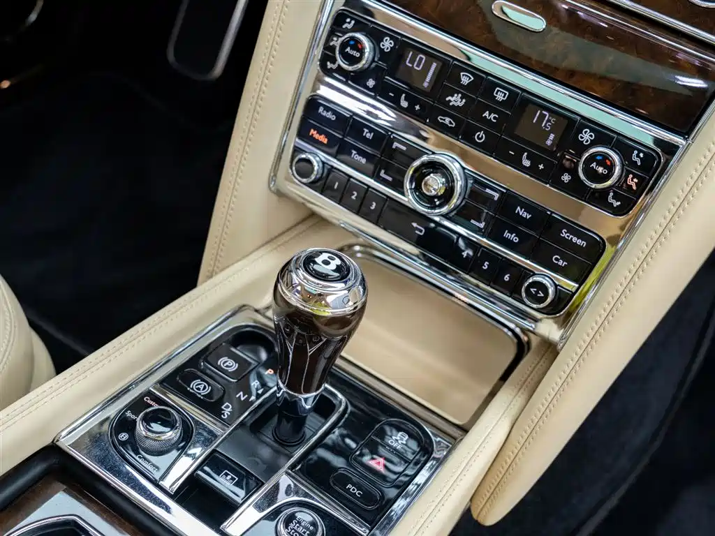 Bentley Mulsanne 2015 6.8T Standard Edition фото 21