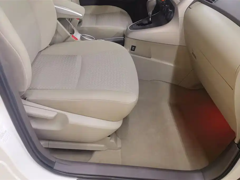Toyota E'Z 2014 Xingyao 180E CVT Elite фото 8