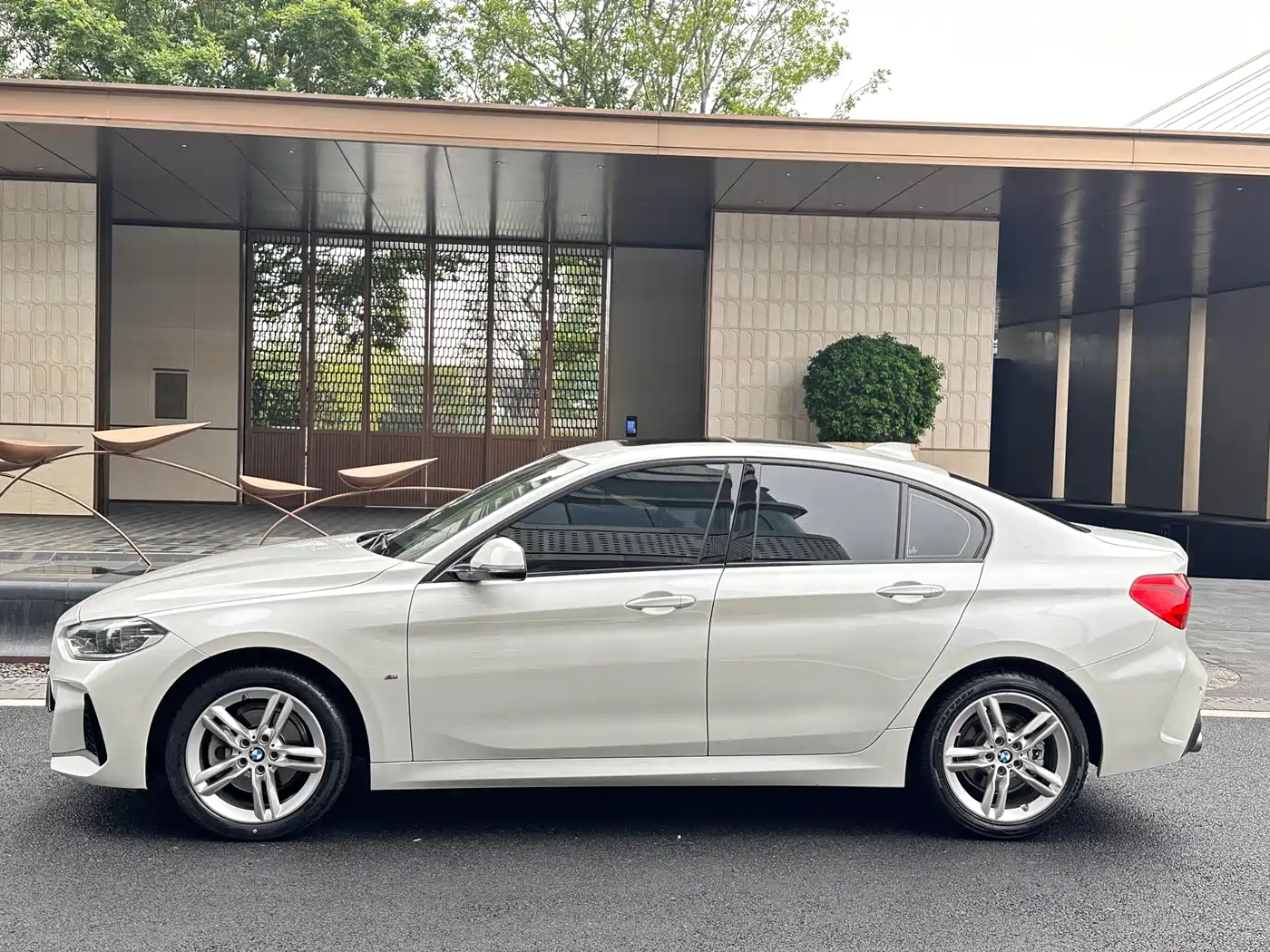 BMW 1 Series 2020 Model 120i M Sport Package фото 4