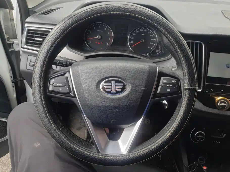 FAW Senya R7 2017 2017 Model 1.6L Manual Luxury