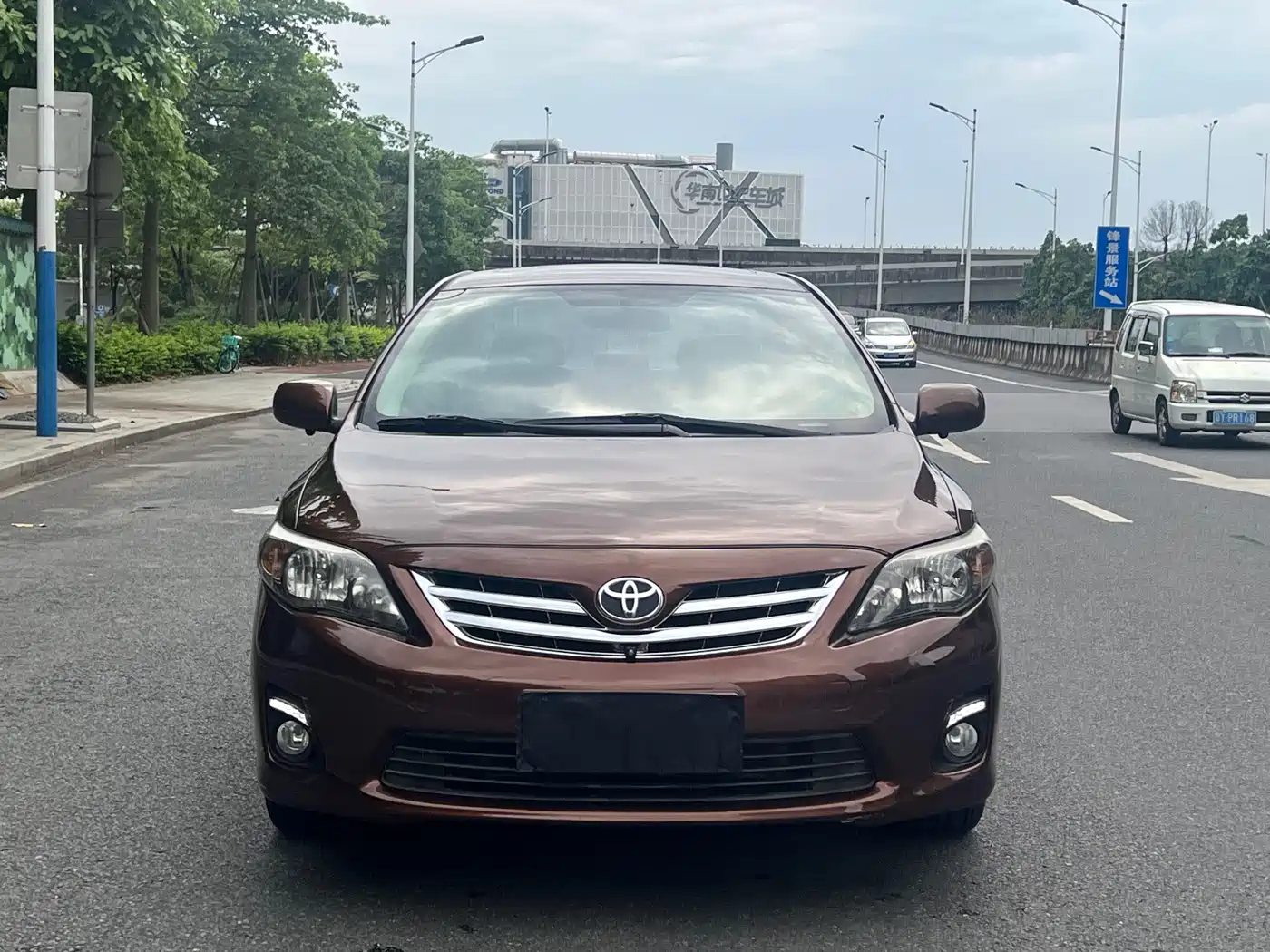 Toyota Corolla 2013 Special Edition 1.8L CVT Ultimate Cool GL-i фото 3