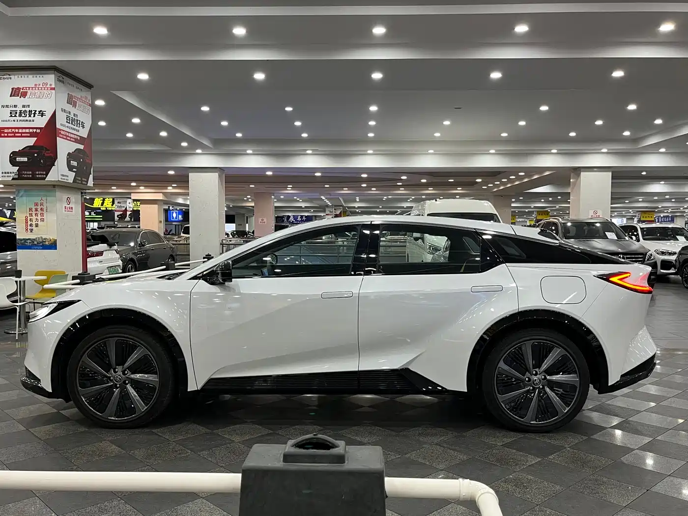 Toyota bZ5 2025 Model 550 PRO фото 3