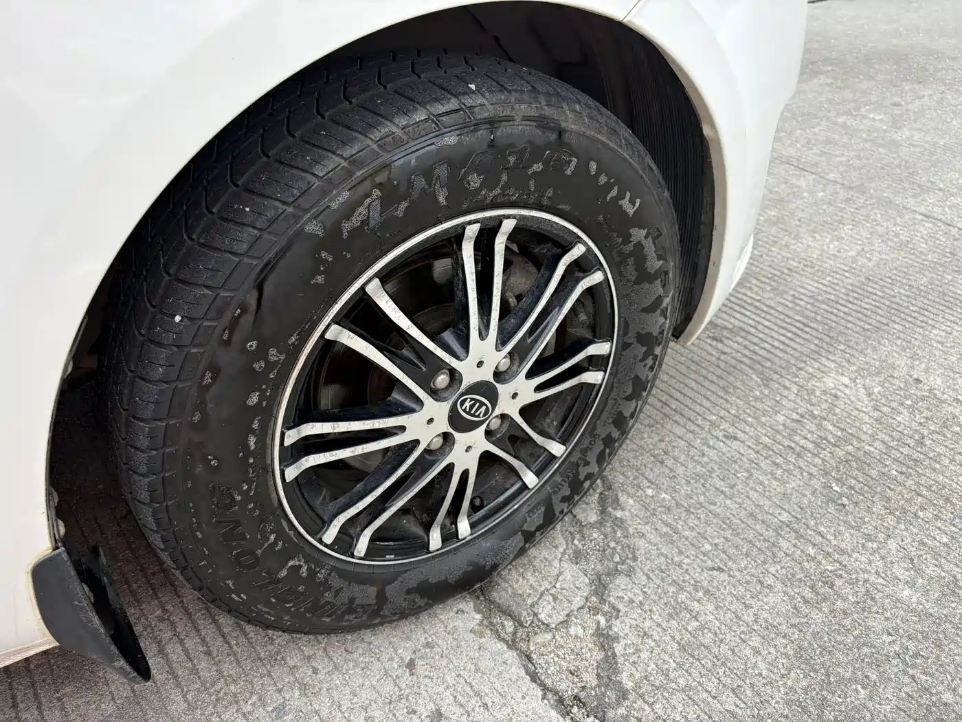 Kia K2 2013 2011 Sedan 1.4L AT GLS