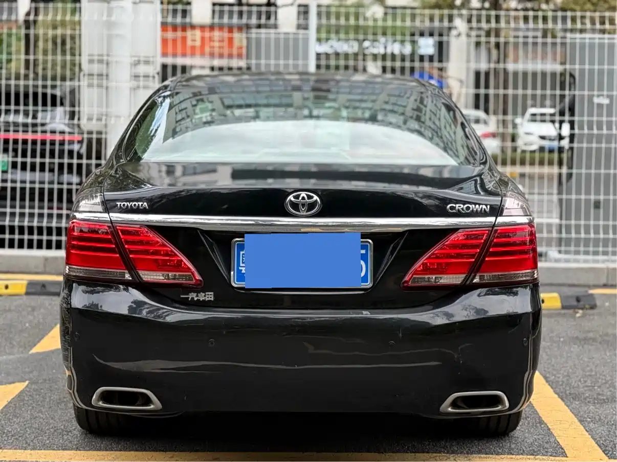 Toyota Crown 2012 2.5L Royal Leather Edition фото 4