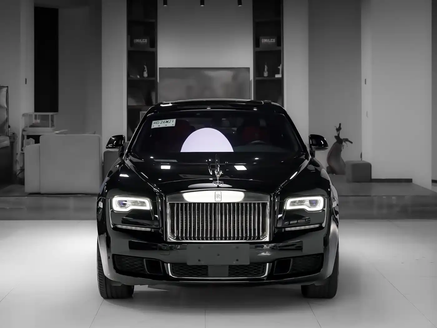 Rolls-Royce Ghost 2018 6.6T Long Wheelbase Edition фото 2