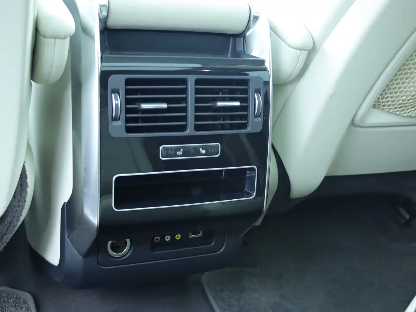 Land Rover Range Rover Sport 2014 3.0 SC V6 Trendsetting Genesis Edition фото 16