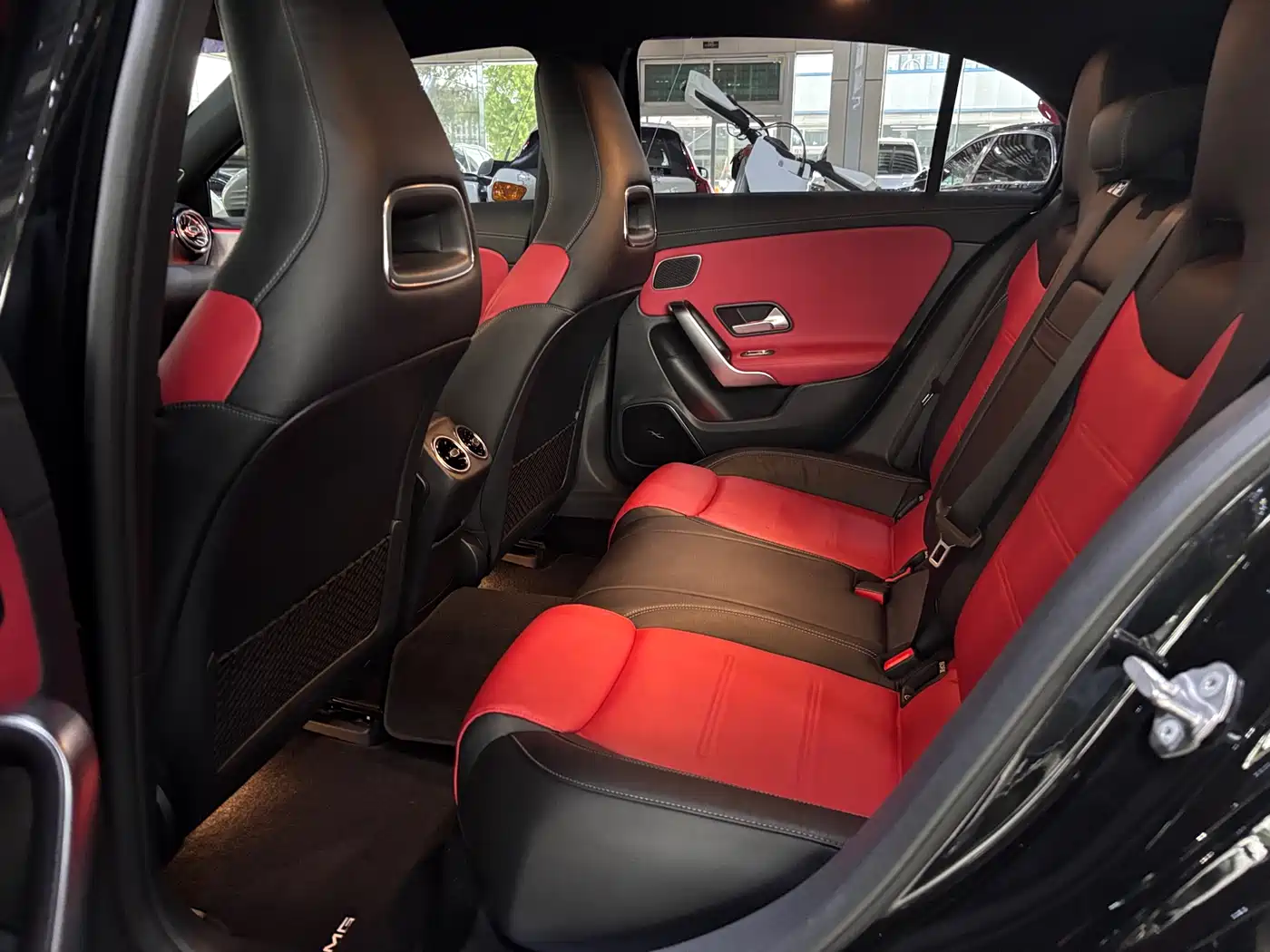 Mercedes-Benz A-Class AMG (Import) 2020 Facelift AMG A 35 4MATIC фото 12