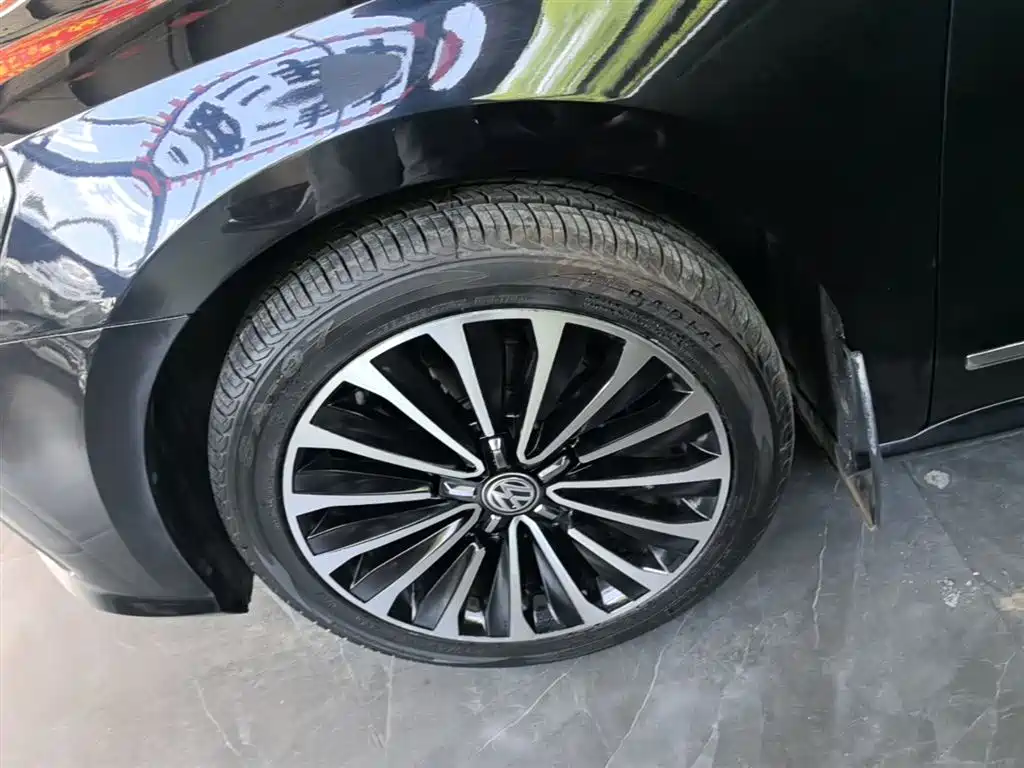Volkswagen Passat 2016 330TSI DSG Executive Edition фото 23