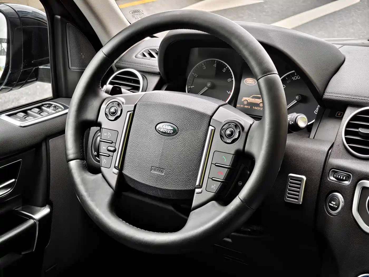 Land Rover Discovery 2016 3.0 SC Black Edition SE фото 17