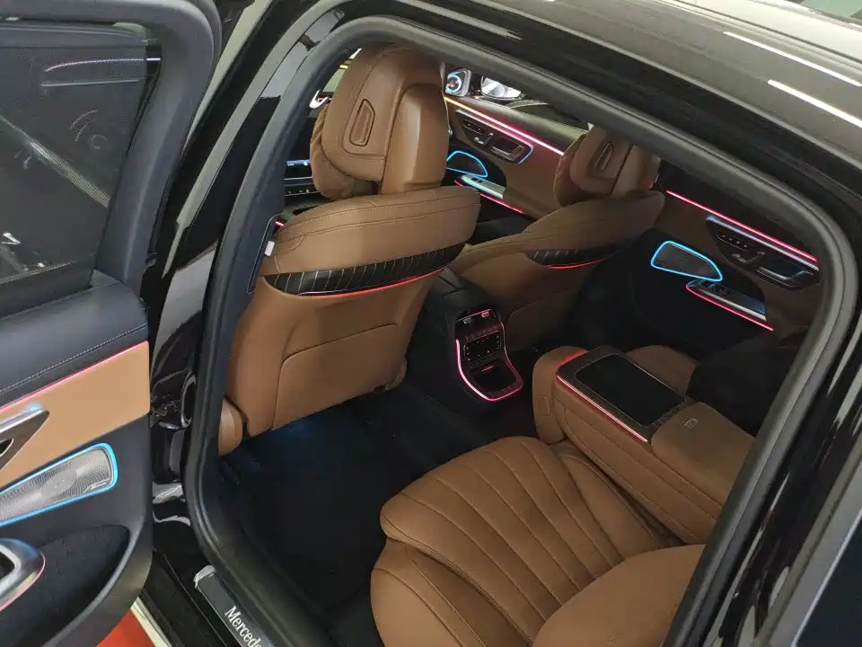 Фото 8 - Mercedes-Benz E-Class