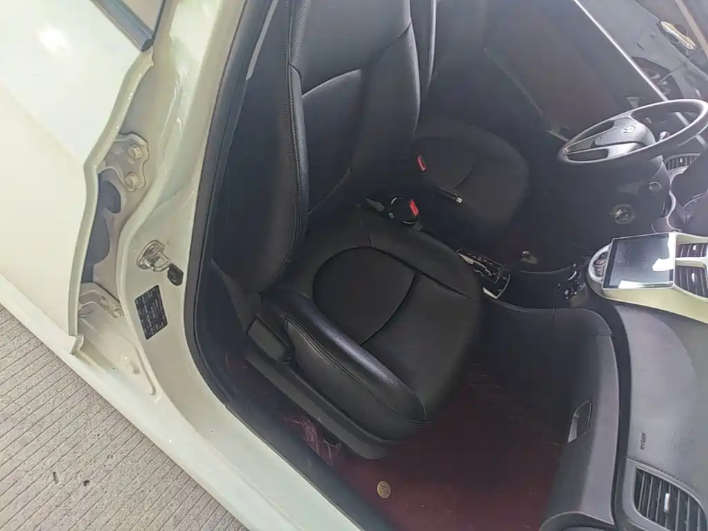 Hyundai Reina 2014 2014 Model 1.4L Automatic GLX