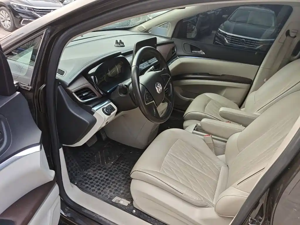 Фото 16 - Buick GL8