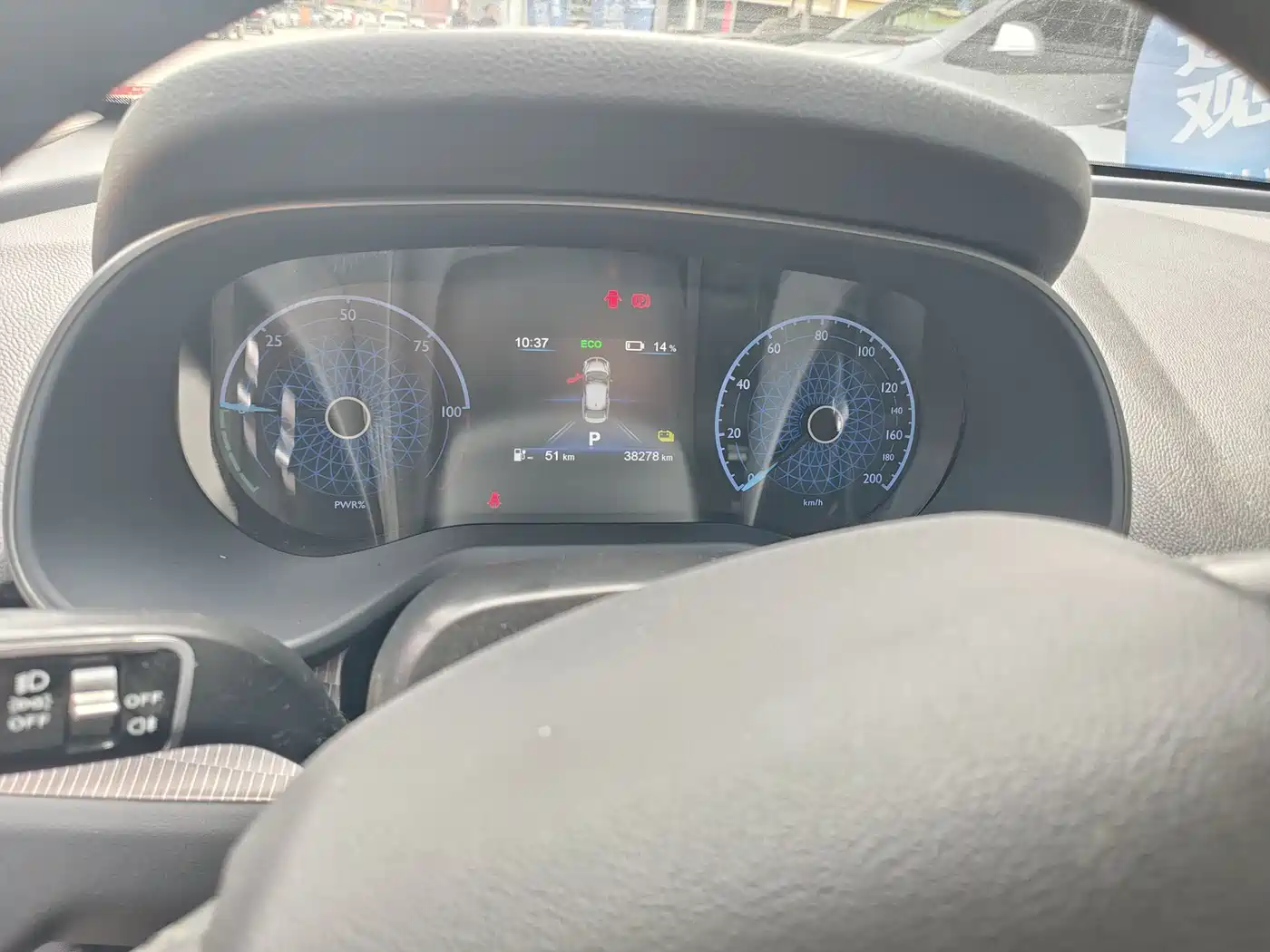 Hongqi E-QM5 2022 431km Charging Enjoyment Edition фото 10
