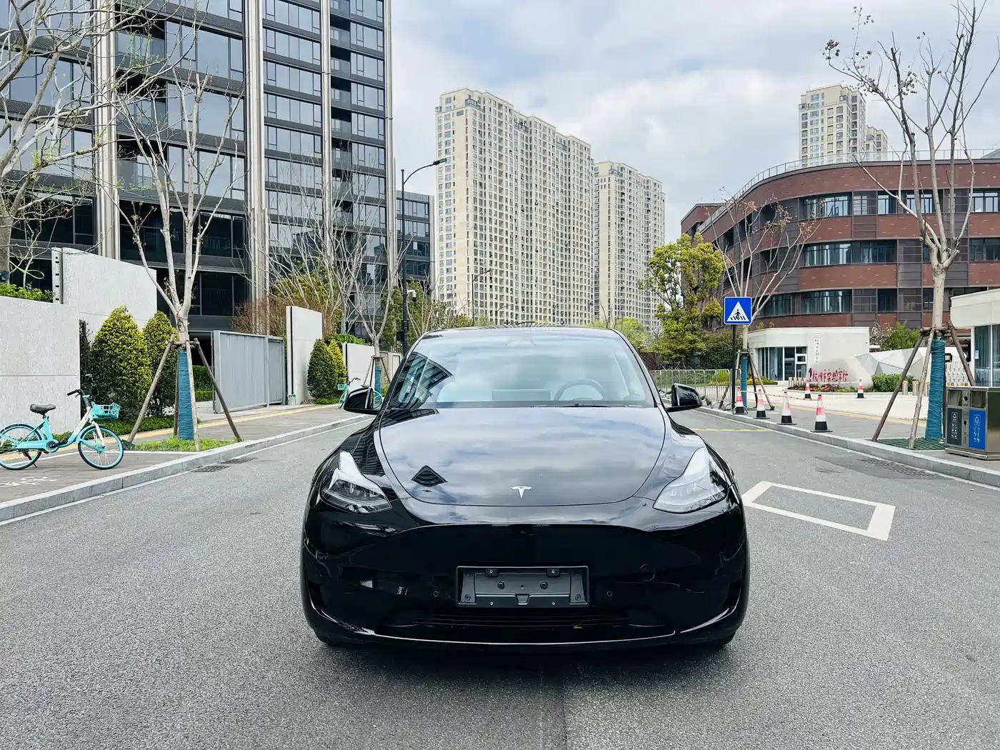 TESLA MODEL Y