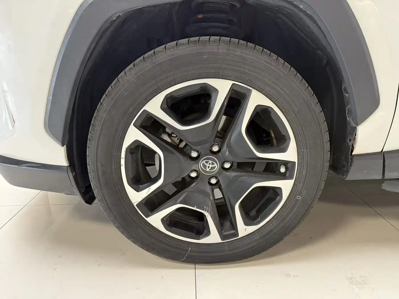 Toyota RAV4 Rongfang 2020 2.0L CVT 4WD Premium Edition фото 5