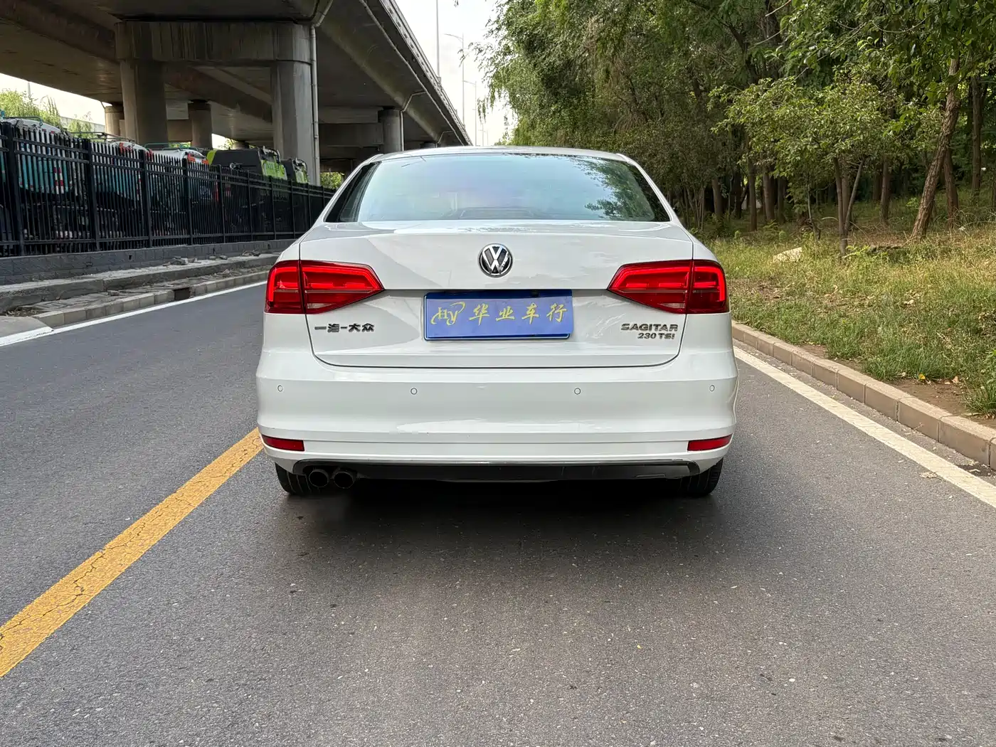 Volkswagen Sagitar 2015 230TSI Automatic Comfort фото 11