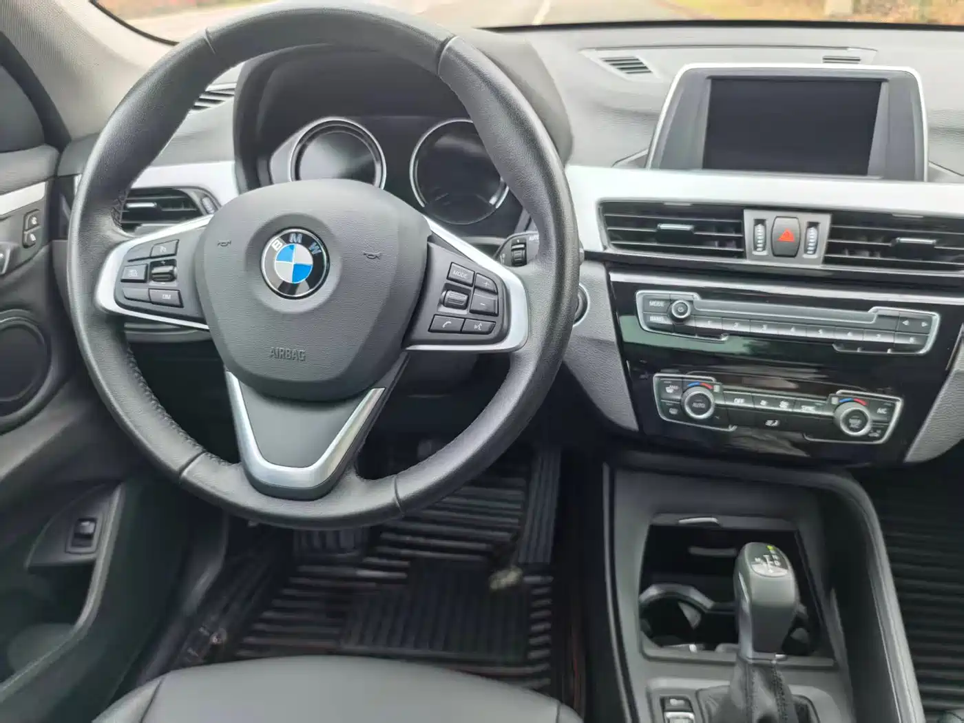 BMW X1 2018 sDrive20Li Leading Model фото 9