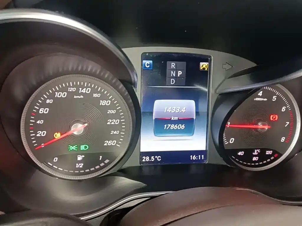 Mercedes-Benz GLC 2016 GLC 200 4MATIC фото 12