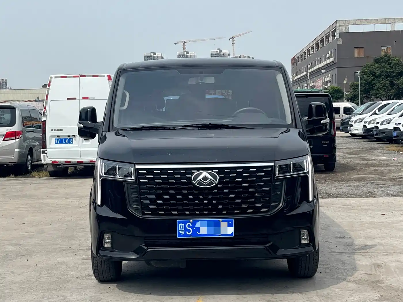 SAIC Maxus Xintu V80 2025 2025 PRO Aoyun 2.0T AMT Long Wheelbase Ultra-Low Roof 6/7/8/9-Seater