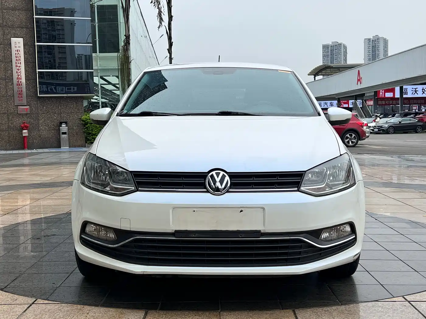 Volkswagen Polo 2014 1.6L Automatic Comfort Edition фото 2