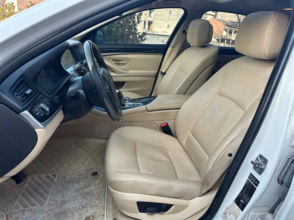 BMW 5 Series 2012 523Li Luxury фото 19