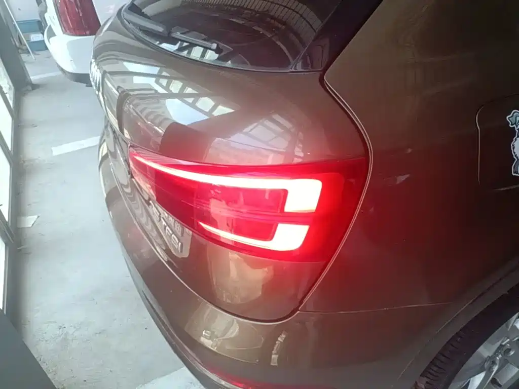 Фото 8 - Audi Q3