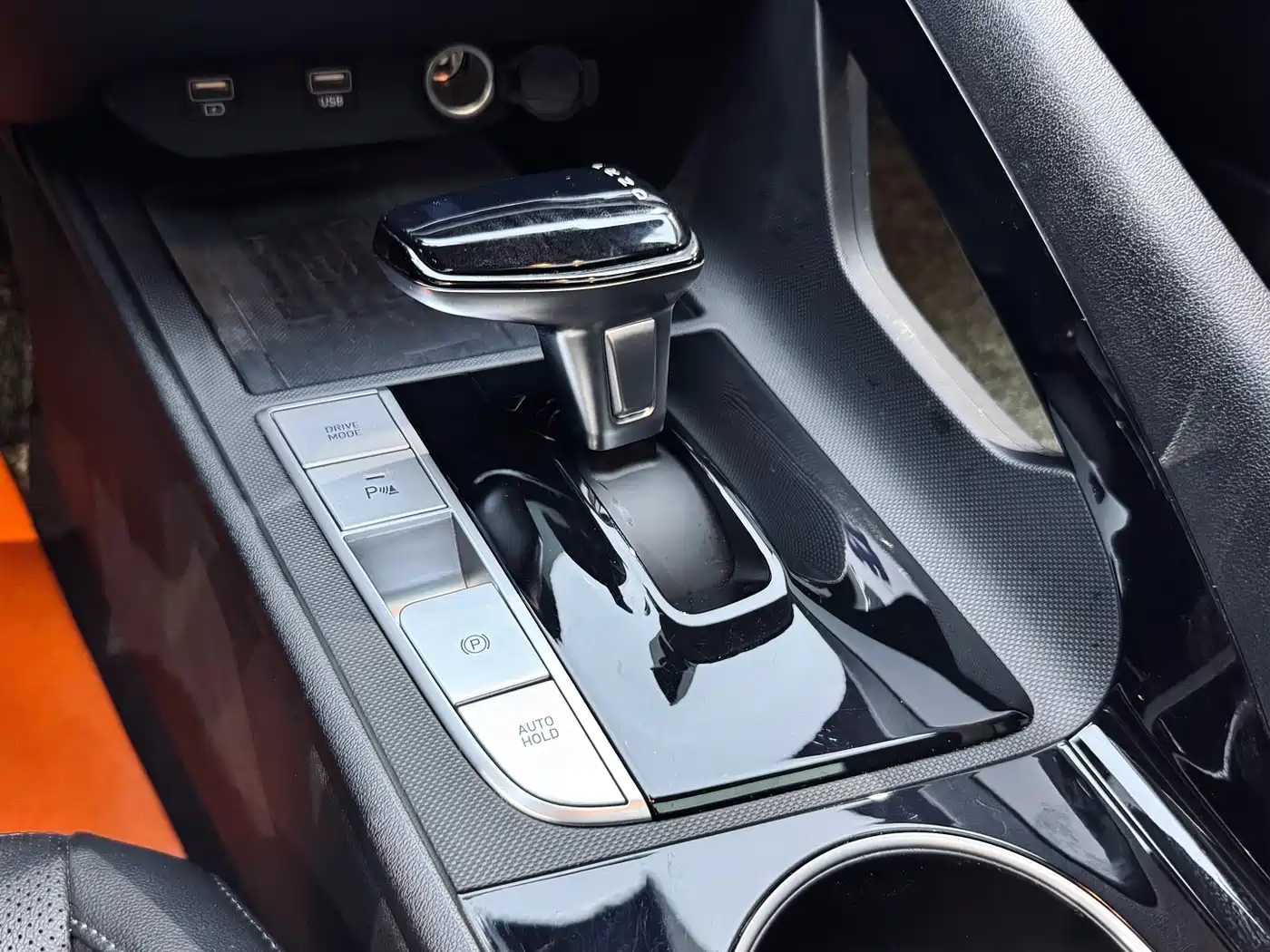 Hyundai Elantra 2021 1.5L CVT LUX Premium Edition фото 15