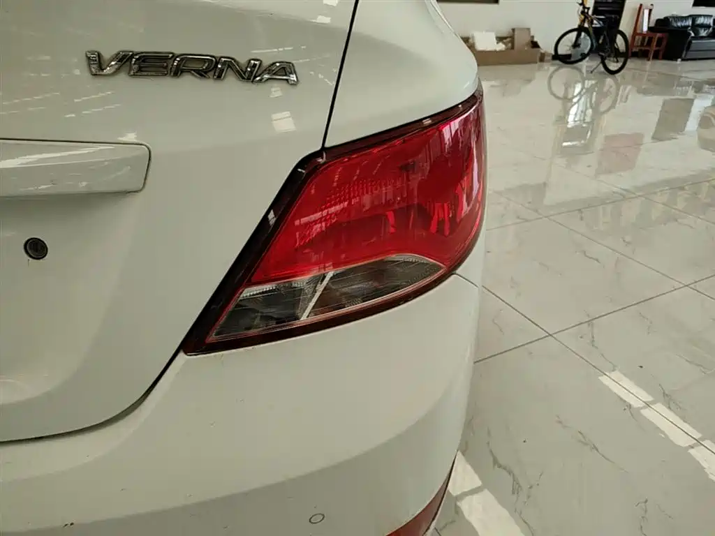 Hyundai Verna 2014 1.4L Automatic Smart GLS фото 8
