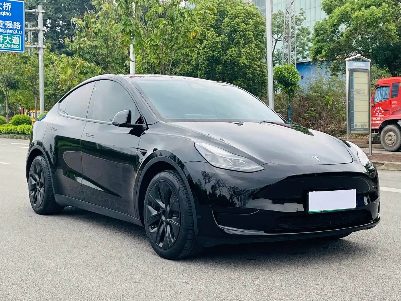 TESLA MODEL Y