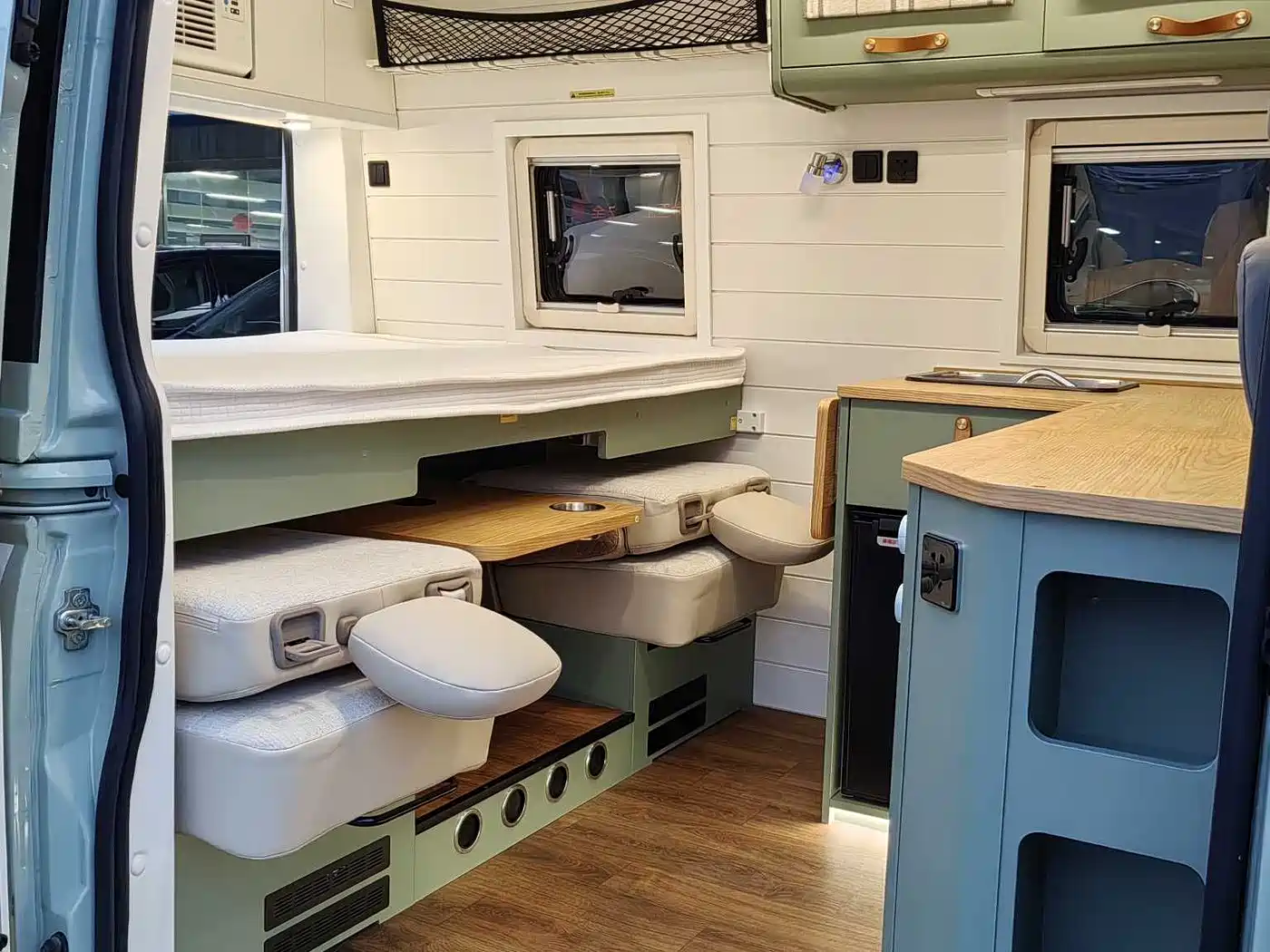 SAIC Maxus V80 RV 2022 2.0T Traveler RVLIFE Camping Edition фото 8