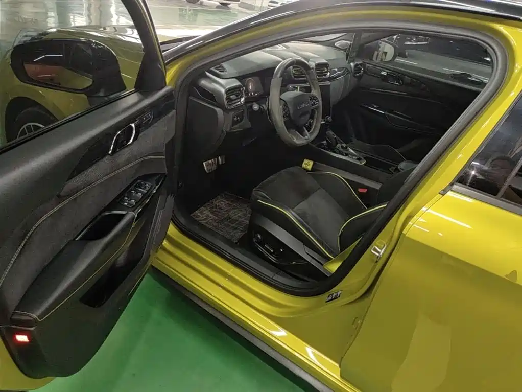 Lynk & Co 03 2021 03+ 2.0TD Auto Wind Rider Edition фото 16