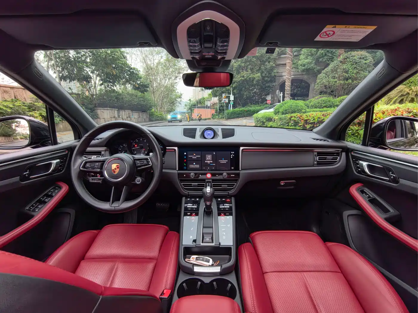 PORSCHE MACAN