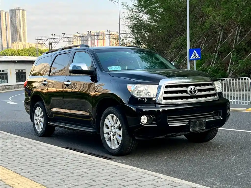 Toyota Sequoia 2010 5.7 Platinum Edition фото 3