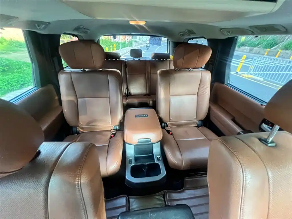 Toyota Sequoia 2010 5.7 Platinum Edition фото 9