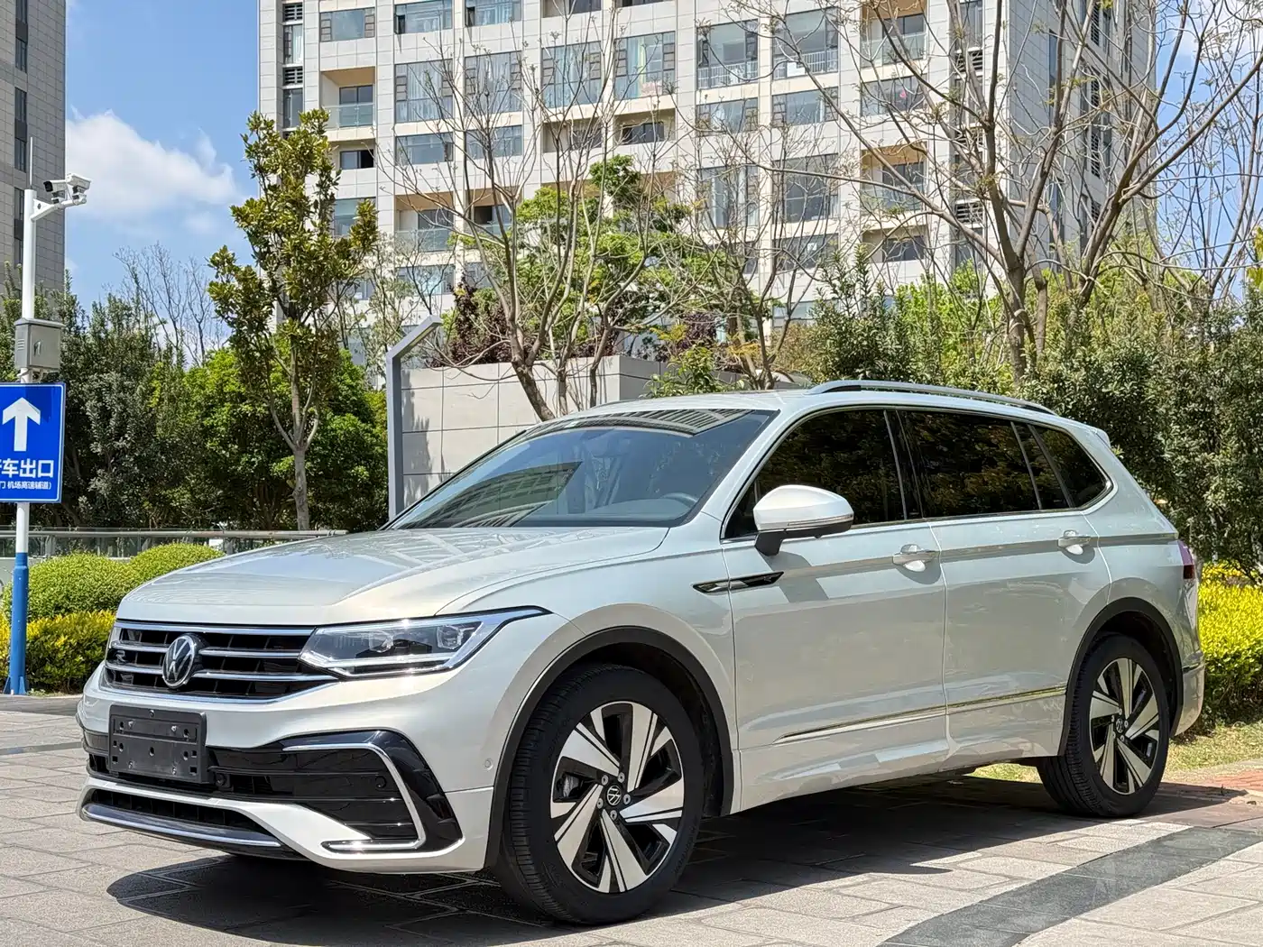 Volkswagen Tiguan L 2023 Facelift 330TSI Auto FWD R-Line Premium