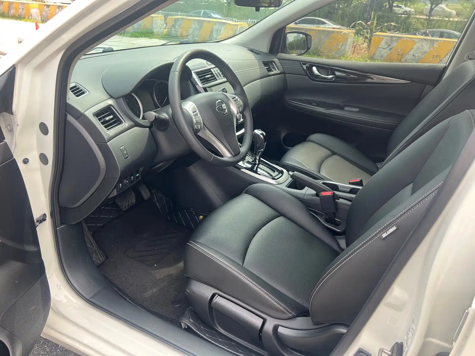 Photo 13 - Nissan Tiida