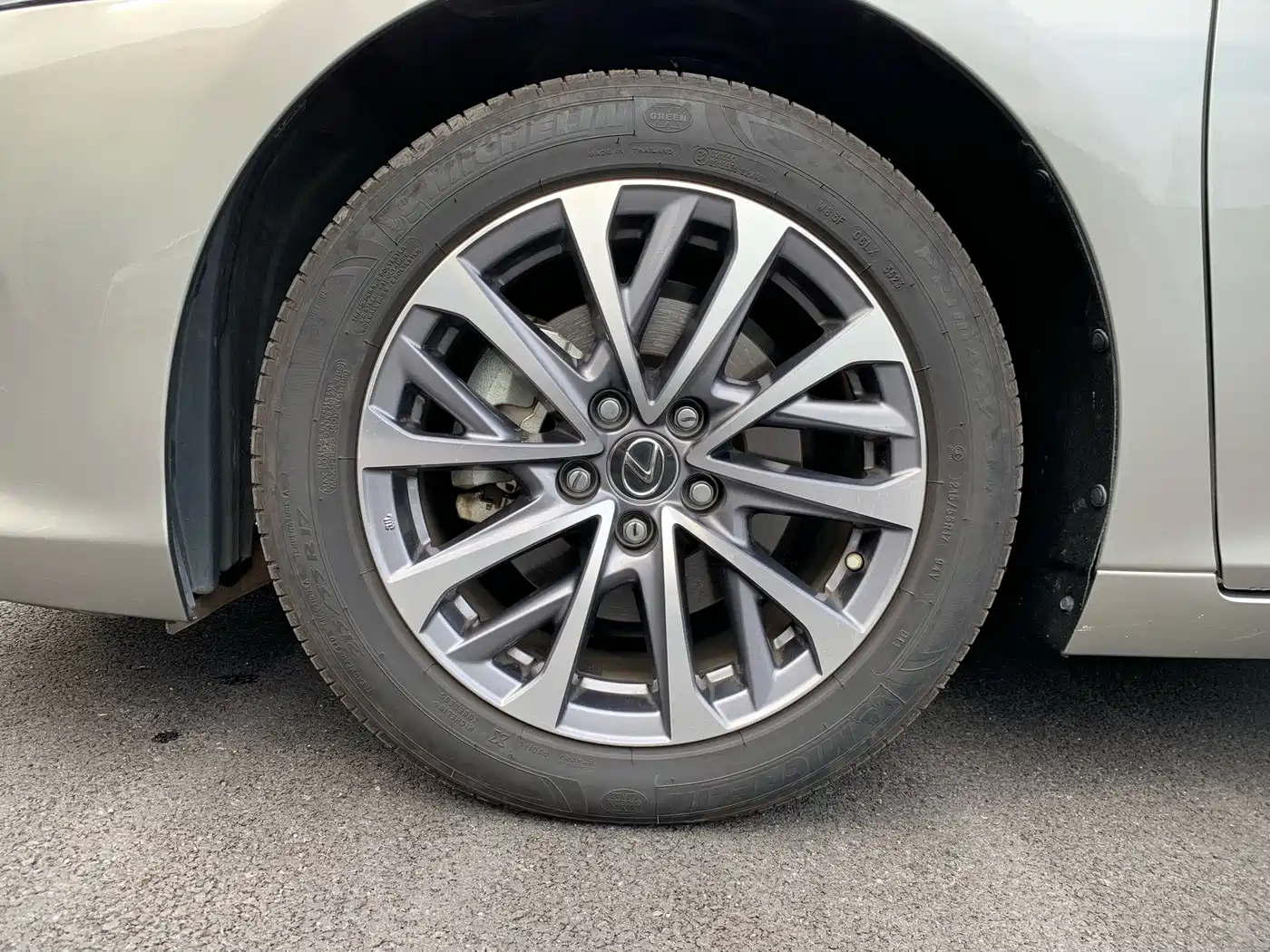 Фото 7 - Lexus ES