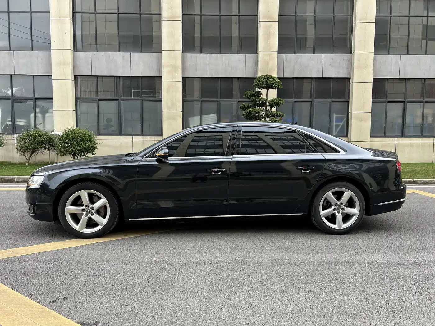 Audi A8 2014 A8L 45 TFSI quattro Luxury фото 26